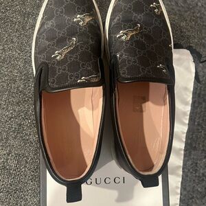 GUCCI Men’s loafers, size 8.5. (Run big)